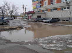 Болото в Таганроге каждый день засасывает машины