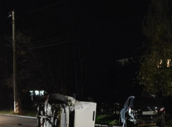 Лихач перевернул машину на таганрогской улице