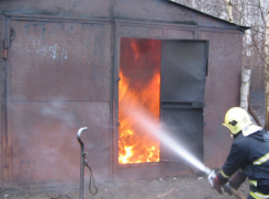 Гаражи продолжают гореть, на этот раз - под Таганрогом