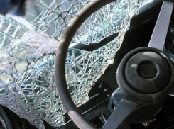 Под Таганрогом в перевернувшемся автомобиле пострадала женщина