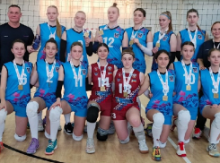 Таганрогские волейболистки выполнили нормативы КМС и стали чемпионками