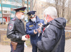 Скажи мошеннику «СТОП!»: полицейские Таганрога проводят профилактические мероприятия
