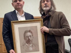 Никас Сафронов подарил Таганрогскому музею портрет А.П.Чехова