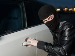 Под Таганрогом парень угнал авто у отца своего друга