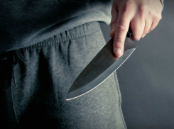 Бессвязно бормотавший что-то под нос мужчина нападал на женщин с ножом в Таганроге