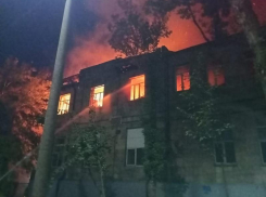 Ночью в Таганроге сгорела обувная фабрика