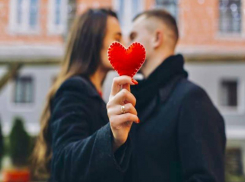 Сегодня наш ответ Дню всех влюбленных – День семьи, любви и верности