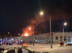Пожар в Таганроге: большое возгорание в районе ул. Чехова и Красного переулка 
