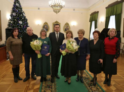 Многодетным матерям из Таганрога вручили Благодарственные письма  Президента РФ