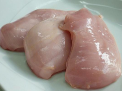 Известная таганрогская фирма кормила горожан просроченным мясом