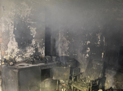 Мужчина погиб, женщина выпрыгнула в окно - смертоносный пожар под Таганрогом предвещали скачки напряжения в сети 