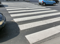 Два перелома: девочку-подростка сбили на пешеходном переходе в Таганроге