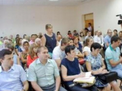 Алексей Махов выслушал жалобы жителей Приморского территориального управления
