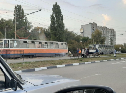 В Таганроге на улице Морозова  на полном ходу загорелся трамвай