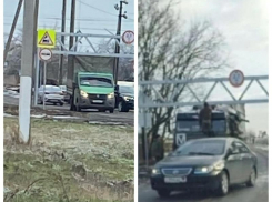 «А нам всё равно…». Таганрогские грузовики пытаются «пролезть» через рамку