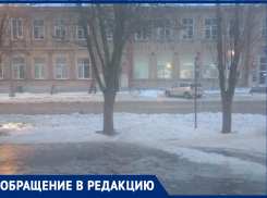 «Пора надевать коньки»: таганрожцы делятся в Сети кадрами обледеневших улиц