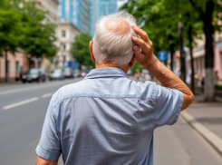 «Сейчас придут с обыском!»: таганрогского пенсионера запугали и увезли на такси «спасать деньги»