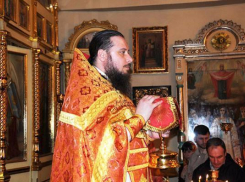 Благочинный приходов Таганрогского округа протоиерей Алексей Лысиков поздравил таганрожцев с Рождеством