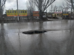 Таганрожцы зафиксировали очередной неогражденный провал на Поляковском шоссе 