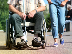 Прокуратура Таганрога заставила пенсионный фонд выплатить инвалиду положенные деньги