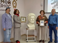 Бюсты знаменитого живописца Куинджи подарили Таганрогу и Мариуполю