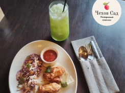 Товар дня: Куриные крылья с салатом Коул слоу