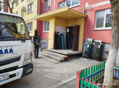 «Раньше графика»: в Таганроге начали остекление домов, повреждённых при атаке украинскими БПЛА