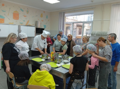 В Таганроге для особенных детей и их родителей провели мастер-класс по кулинарии