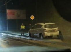 Очередной автомобилист застрял на рельсах в Таганроге