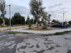 Таганрожцы вечно что-то ждут: Северная площадь чахнет, пока идет «разбор полетов»