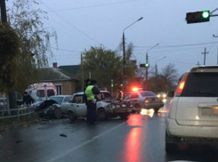 Водитель «Жигулей» умер в машине скорой помощи после серьезной аварии в Таганроге 