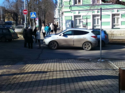 В Таганроге автоледи сбила двух пешеходов на «зебре»