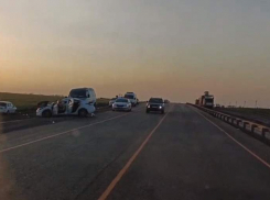 ДТП на трассе между Ростовом и Таганрогом унесло жизнь водителя этой ночью