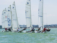 За первенство в уникальной регате «Южные Самовары» поборолись компании Таганрога