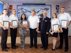 Сотрудников транспортной полиции в Таганроге наградили за предотвращение теракта