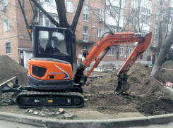 На Банковской площади Таганрога водоканал меняет водопровод