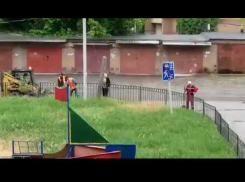 «Мартышкин труд» -  так можно назвать уборку мусора на Москатова