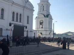 Визит патриарха Кирилла: одни таганрожцы - охраняли, другие -  фотографировали