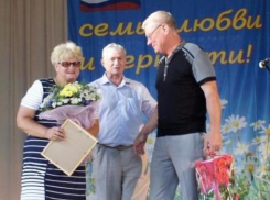 Первые лица города поздравили горожан с Днем семьи 