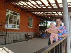 Мать-героиня из Неклиновского района попросила отремонтировать дорогу в своём селе