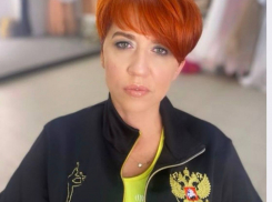 Воспитанницы СШ№3 и их родители поздравляют с днем рождения тренера Юлию Владимировну Кудрявцеву