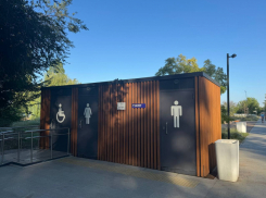 Как таганрогская администрация объяснила закрытые туалеты на набережной