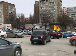 Молчаливый автопробег с политическим привкусом не смог привлечь внимание таганрожцев