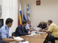 Обратиться к начальнику МВД Ростовской области таганрожцы смогли под присмотром местных властей