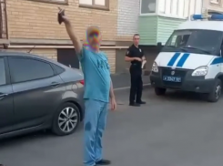 «Царь двора в обоссанных штанах»: треш-видео из Таганрога взрывает Сеть