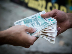 Ростовская продавщица швейной фурнитуры обманула покупательницу на 350 тысяч рублей