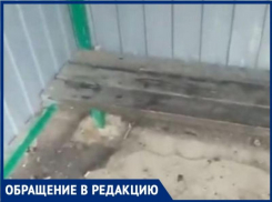 Таганрогские остановки увязли в грязи и мусоре