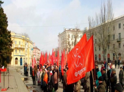 Коммунисты Таганрога провели митинг для своих же знаменосцев