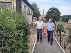 Под «губернаторским контролем» идет обновление сёл в Матвеево-Курганском районе