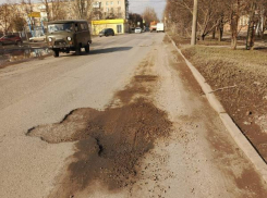 «Литая смесь растаяла»: латки таганрогских дорог держатся около суток